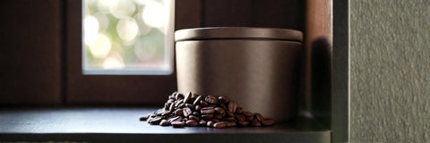 kawa w pojemniku