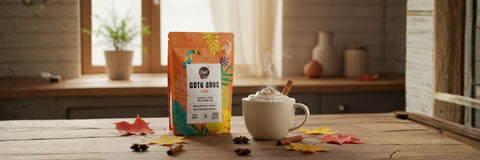 Jesienny rytuał – kawa z cynamonem, miodem i mleczną pianką